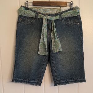 Denim Shorts With Green Fabric Belt NWT Juniors Size 7 Bleached